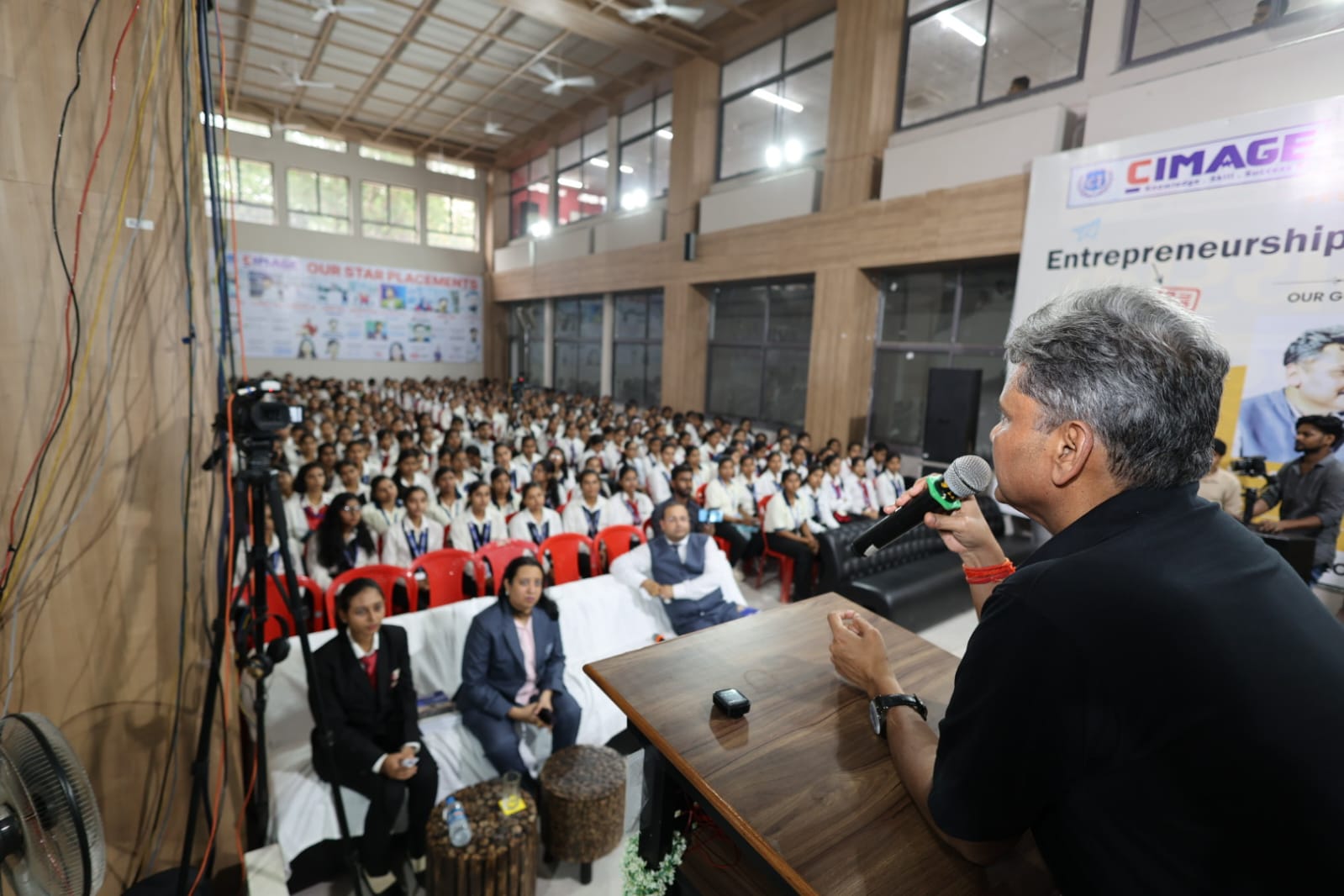 ‘आंट्रप्रेन्युअरशिप अवेयरनेस ड्राइव’ में सिमेज के छात्रों ने सीखे बिजनेस के गुर